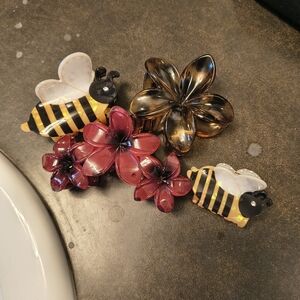 SHEIN Floral & Bee Hair Claw Clips in Burgundy, Amber & Yellow/Black